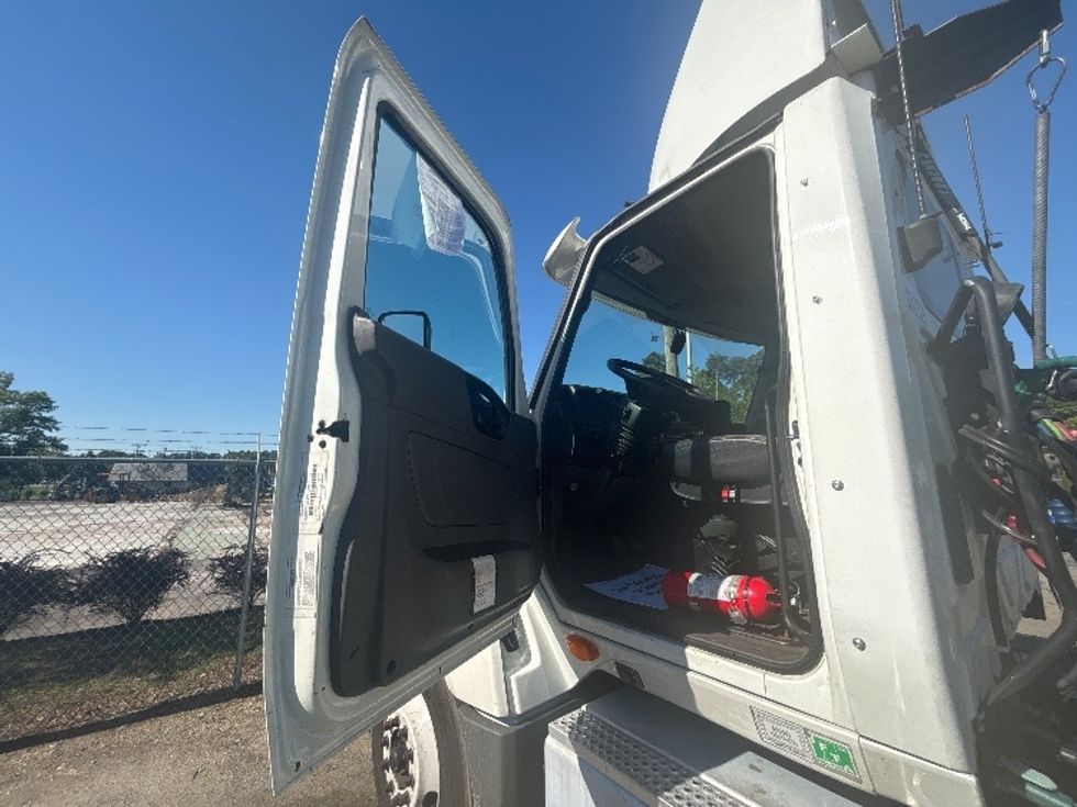 Day Cab Tractor-Heavy Duty Tractors-International-2019-LT625-Newport News-VA-379,404\n\t\tmiles-$ 25,750 - Image 9