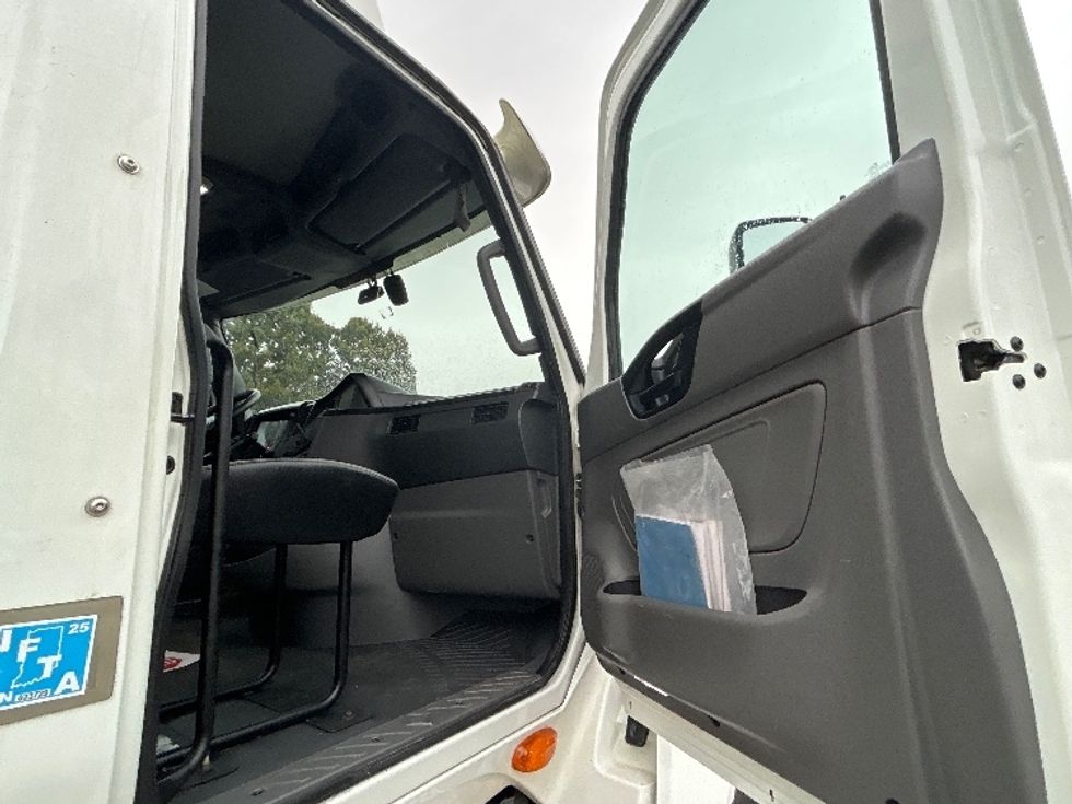 Day Cab Tractor-Heavy Duty Tractors-International-2019-LT625-Norcross-GA-113,802\n\t\tmiles-$ 30,250 - Image 12