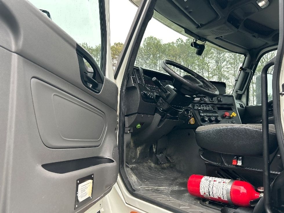 Day Cab Tractor-Heavy Duty Tractors-International-2019-LT625-Norcross-GA-113,802\n\t\tmiles-$ 30,250 - Image 9