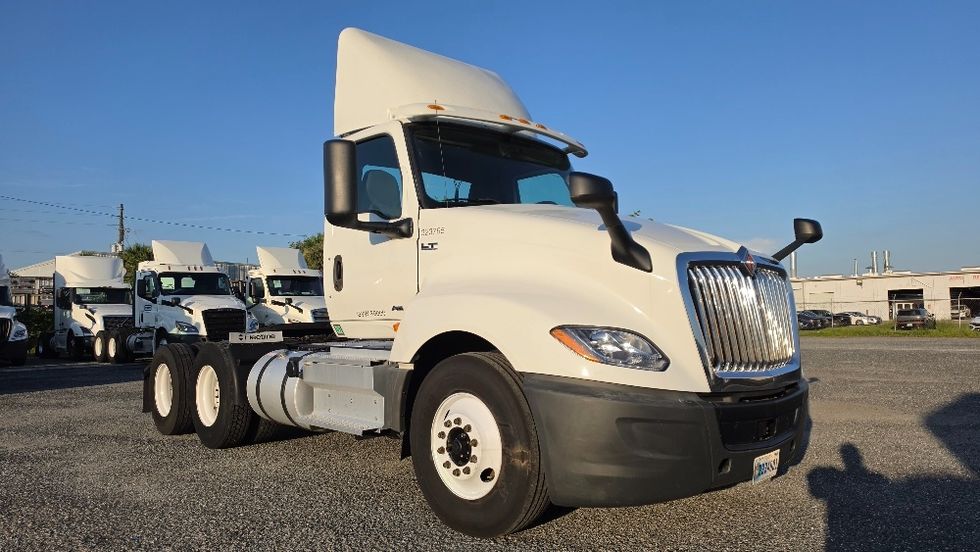 Day Cab Tractor-Heavy Duty Tractors-International-2019-LT625-Ocala-FL-377,279\n\t\tmiles-$ 25,250 - Image 1