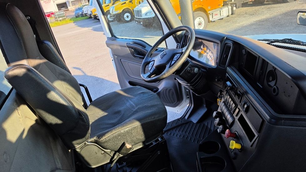 Day Cab Tractor-Heavy Duty Tractors-International-2019-LT625-Ocala-FL-377,279\n\t\tmiles-$ 25,250 - Image 14