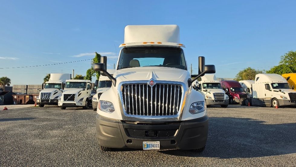 Day Cab Tractor-Heavy Duty Tractors-International-2019-LT625-Ocala-FL-377,279\n\t\tmiles-$ 25,250 - Image 2