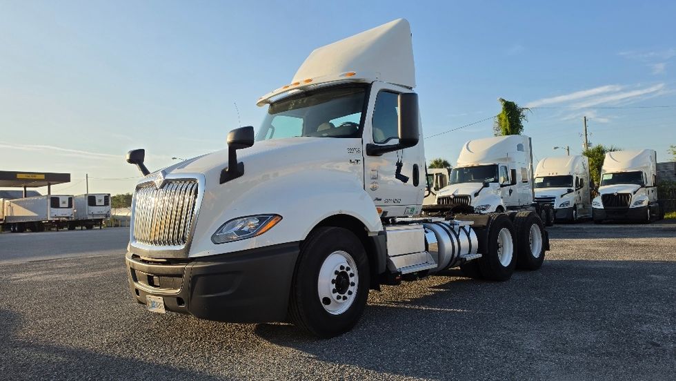 Day Cab Tractor-Heavy Duty Tractors-International-2019-LT625-Ocala-FL-377,279\n\t\tmiles-$ 25,250 - Image 3