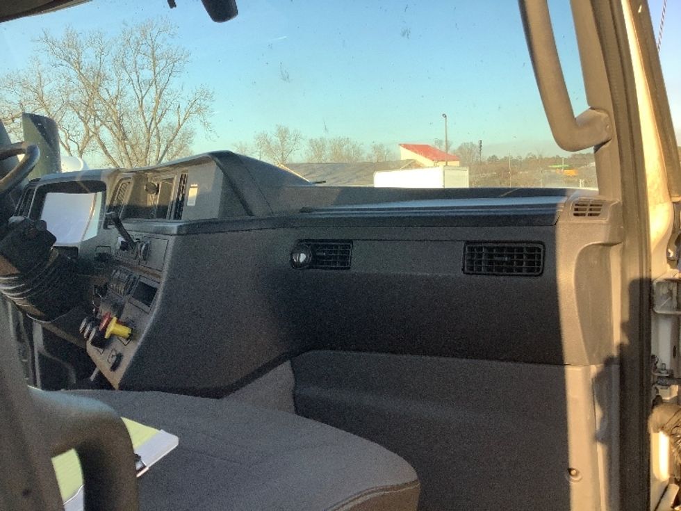 Day Cab Tractor-Heavy Duty Tractors-International-2019-LT625-Ocala-FL-595,292\n\t\tmiles-$ 19,000 - Image 13