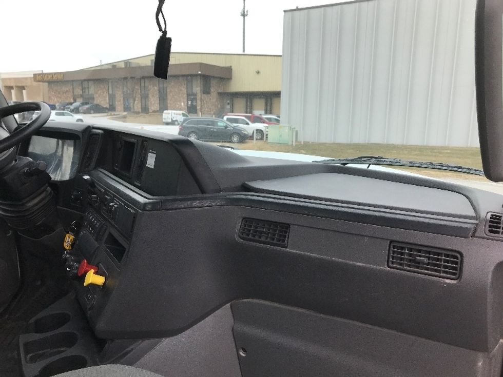 Day Cab Tractor-Heavy Duty Tractors-International-2019-LT625-Omaha-NE-199,159\n\t\tmiles-$ 39,000 - Image 13