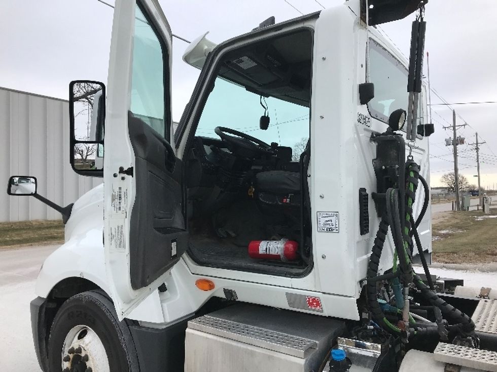 Day Cab Tractor-Heavy Duty Tractors-International-2019-LT625-Omaha-NE-199,159\n\t\tmiles-$ 39,000 - Image 9