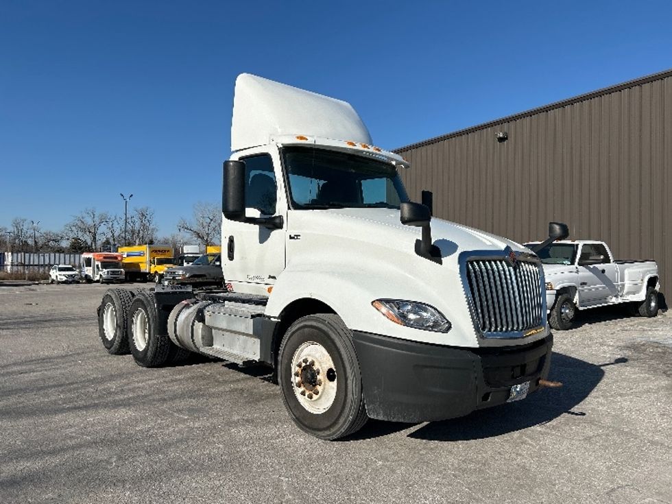 Day Cab Tractor-Heavy Duty Tractors-International-2019-LT625-Omaha-NE-212,822\n\t\tmiles-$ 37,000 - Image 1