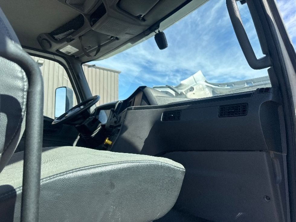 Day Cab Tractor-Heavy Duty Tractors-International-2019-LT625-Omaha-NE-232,896\n\t\tmiles-$ 35,750 - Image 12