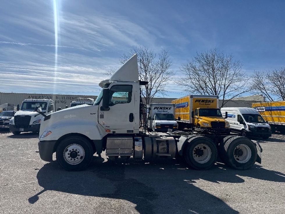 Day Cab Tractor-Heavy Duty Tractors-International-2019-LT625-Omaha-NE-232,896\n\t\tmiles-$ 35,750 - Image 4
