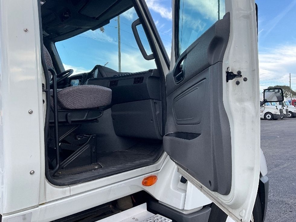 Day Cab Tractor-Heavy Duty Tractors-International-2019-LT625-Orlando-FL-130,546\n\t\tmiles-$ 17,250 - Image 12