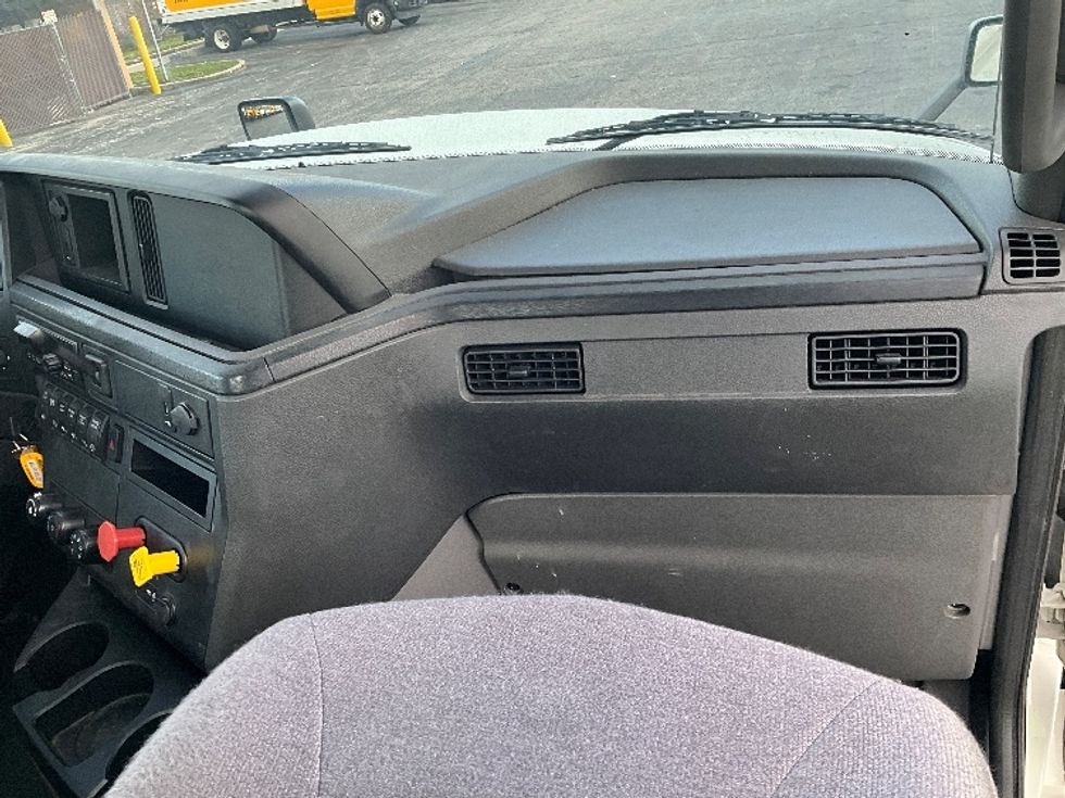 Day Cab Tractor-Heavy Duty Tractors-International-2019-LT625-Orlando-FL-130,546\n\t\tmiles-$ 17,250 - Image 13