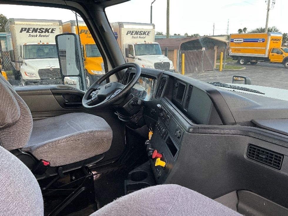 Day Cab Tractor-Heavy Duty Tractors-International-2019-LT625-Orlando-FL-130,546\n\t\tmiles-$ 17,250 - Image 14