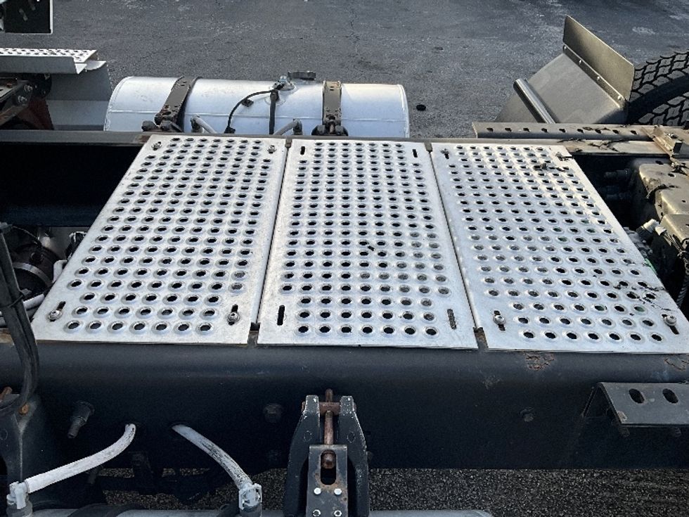 Day Cab Tractor-Heavy Duty Tractors-International-2019-LT625-Orlando-FL-130,546\n\t\tmiles-$ 17,250 - Image 18