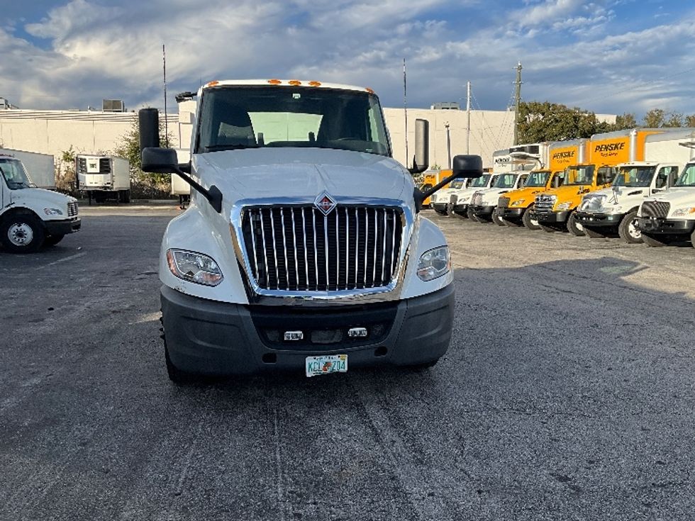 Day Cab Tractor-Heavy Duty Tractors-International-2019-LT625-Orlando-FL-130,546\n\t\tmiles-$ 17,250 - Image 2
