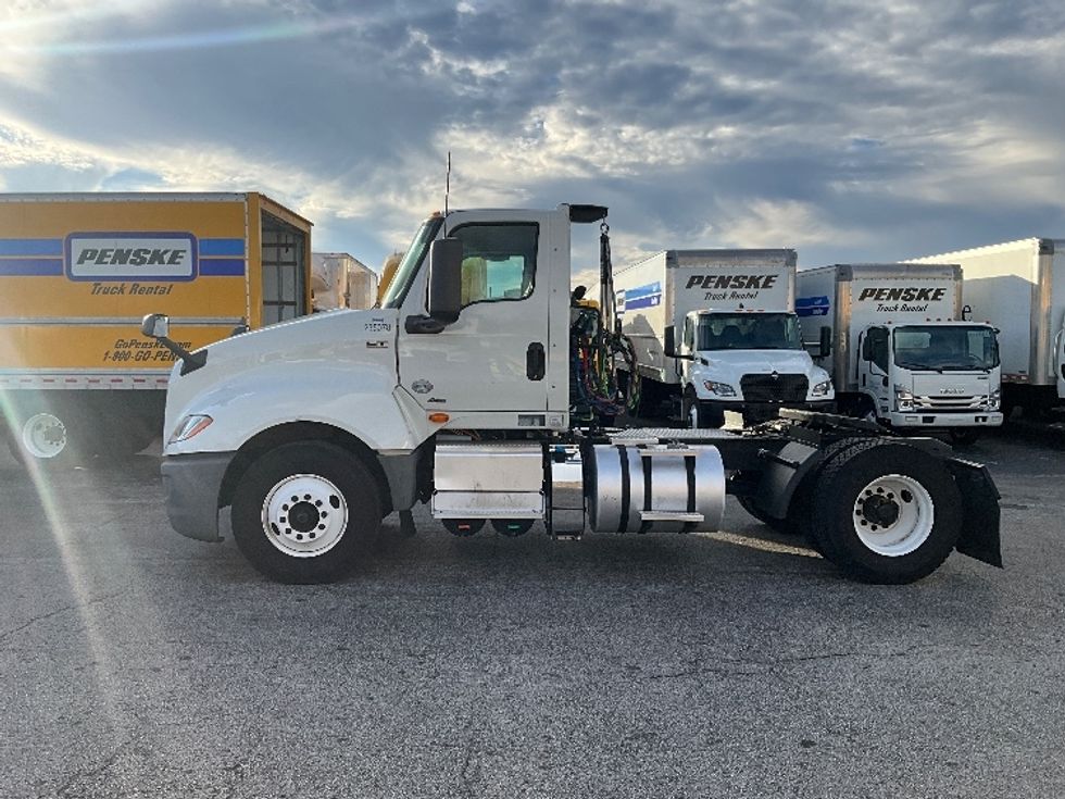 Day Cab Tractor-Heavy Duty Tractors-International-2019-LT625-Orlando-FL-130,546\n\t\tmiles-$ 17,250 - Image 4