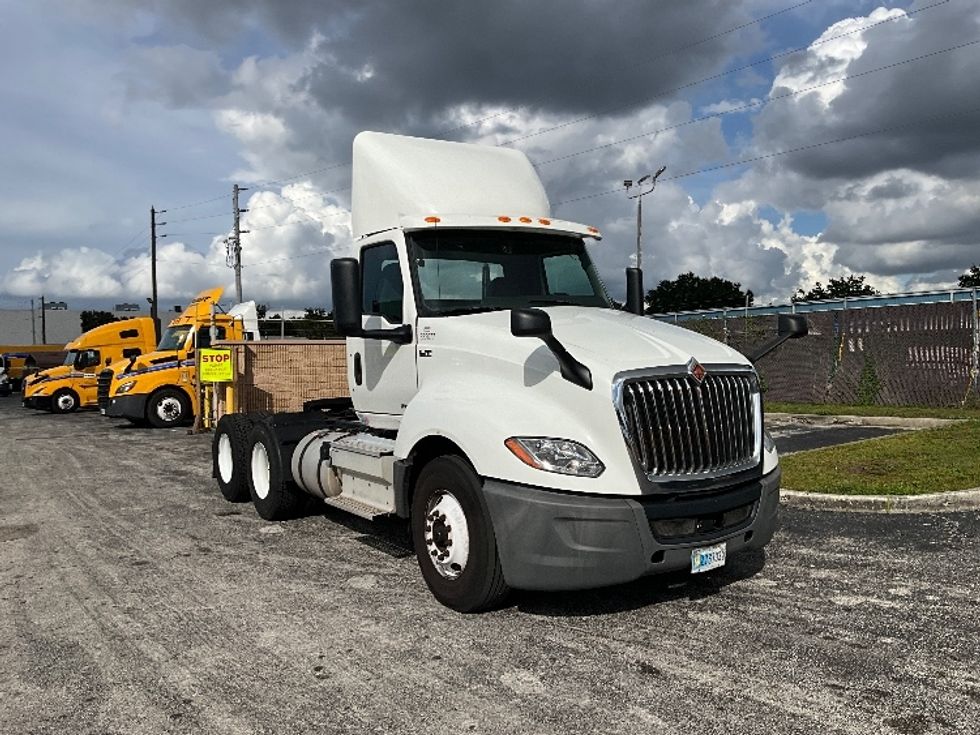 Day Cab Tractor-Heavy Duty Tractors-International-2019-LT625-Orlando-FL-175,738\n\t\tmiles-$ 30,250 - Image 1