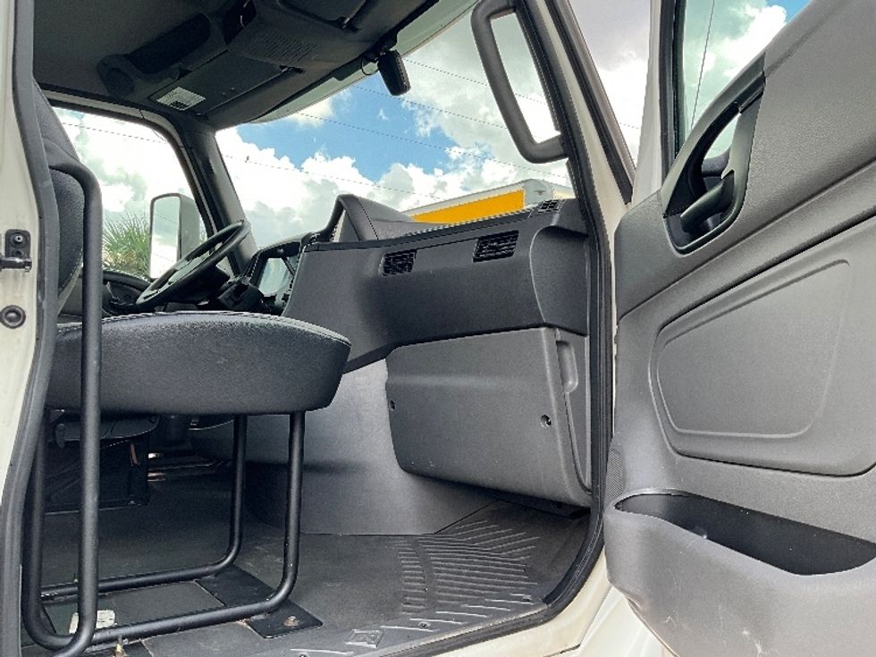 Day Cab Tractor-Heavy Duty Tractors-International-2019-LT625-Orlando-FL-175,738\n\t\tmiles-$ 30,250 - Image 12