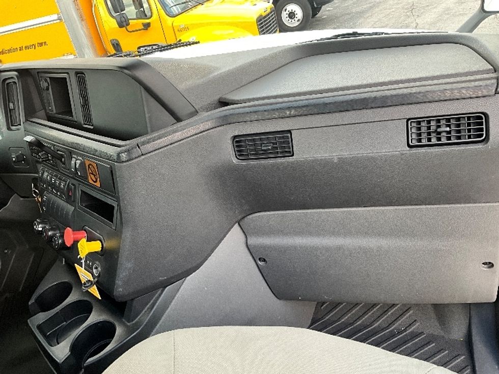 Day Cab Tractor-Heavy Duty Tractors-International-2019-LT625-Orlando-FL-175,738\n\t\tmiles-$ 30,250 - Image 13