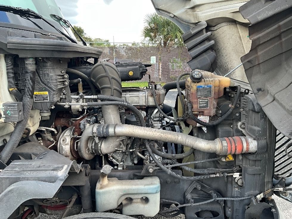 Day Cab Tractor-Heavy Duty Tractors-International-2019-LT625-Orlando-FL-175,738\n\t\tmiles-$ 30,250 - Image 15