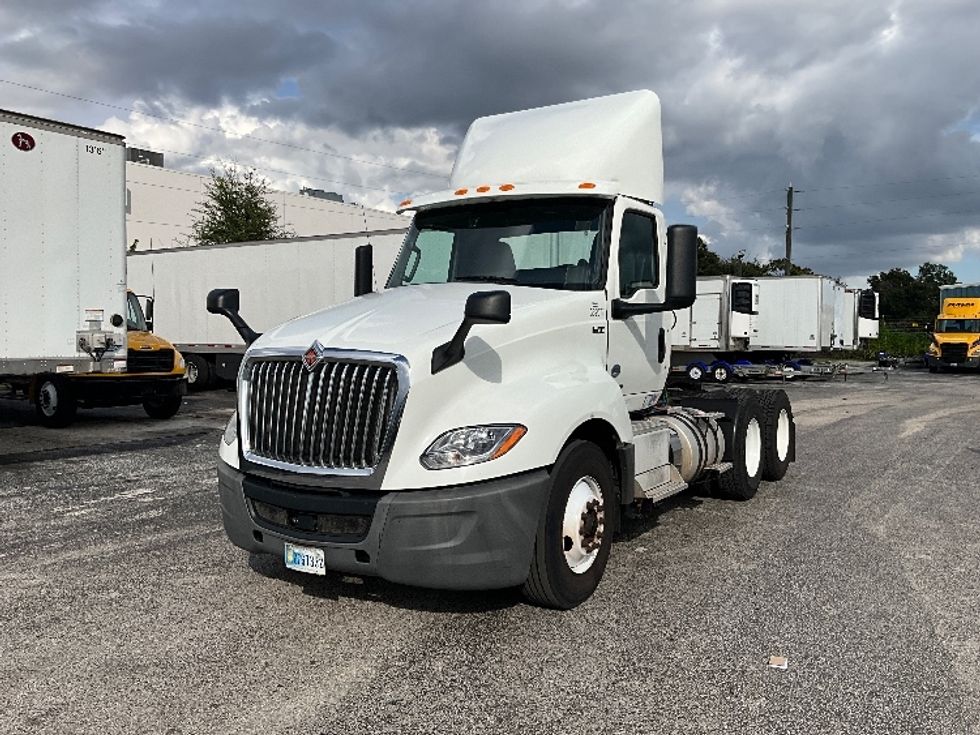 Day Cab Tractor-Heavy Duty Tractors-International-2019-LT625-Orlando-FL-175,738\n\t\tmiles-$ 30,250 - Image 3