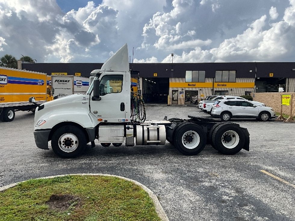Day Cab Tractor-Heavy Duty Tractors-International-2019-LT625-Orlando-FL-175,738\n\t\tmiles-$ 30,250 - Image 5