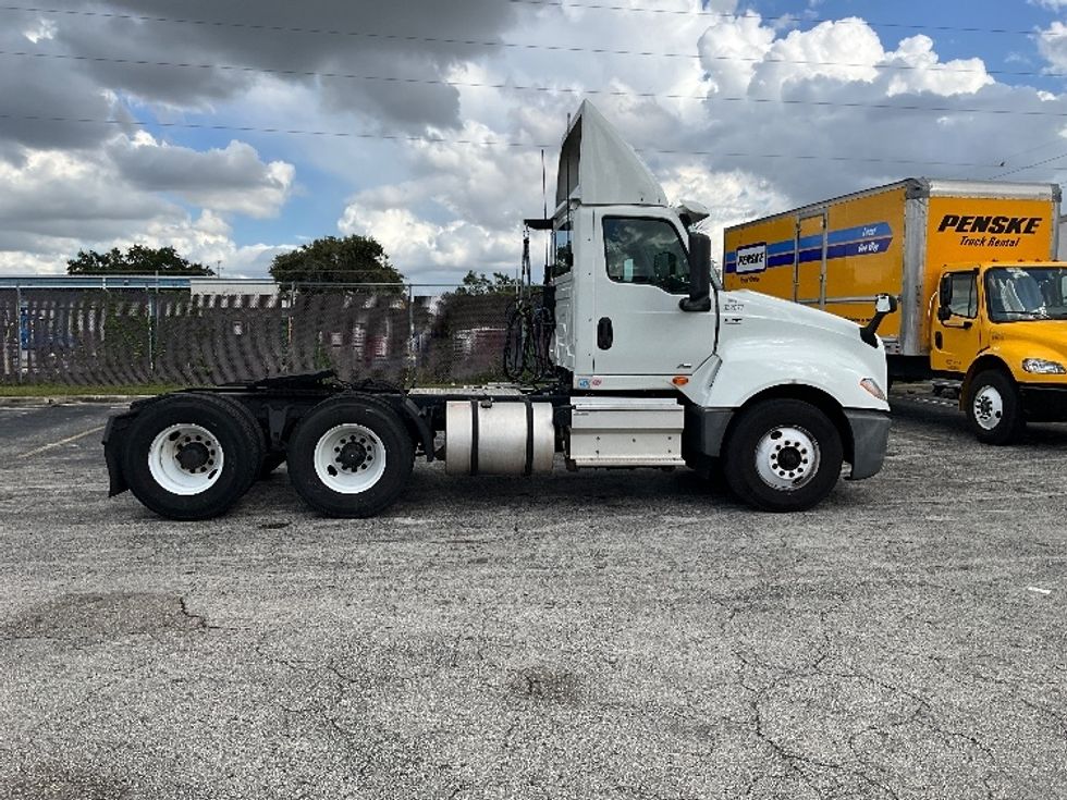 Day Cab Tractor-Heavy Duty Tractors-International-2019-LT625-Orlando-FL-175,738\n\t\tmiles-$ 30,250 - Image 8