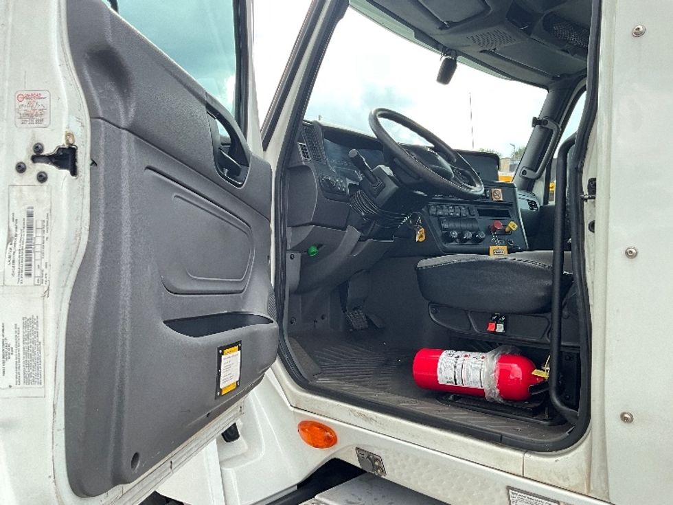 Day Cab Tractor-Heavy Duty Tractors-International-2019-LT625-Orlando-FL-175,738\n\t\tmiles-$ 30,250 - Image 9