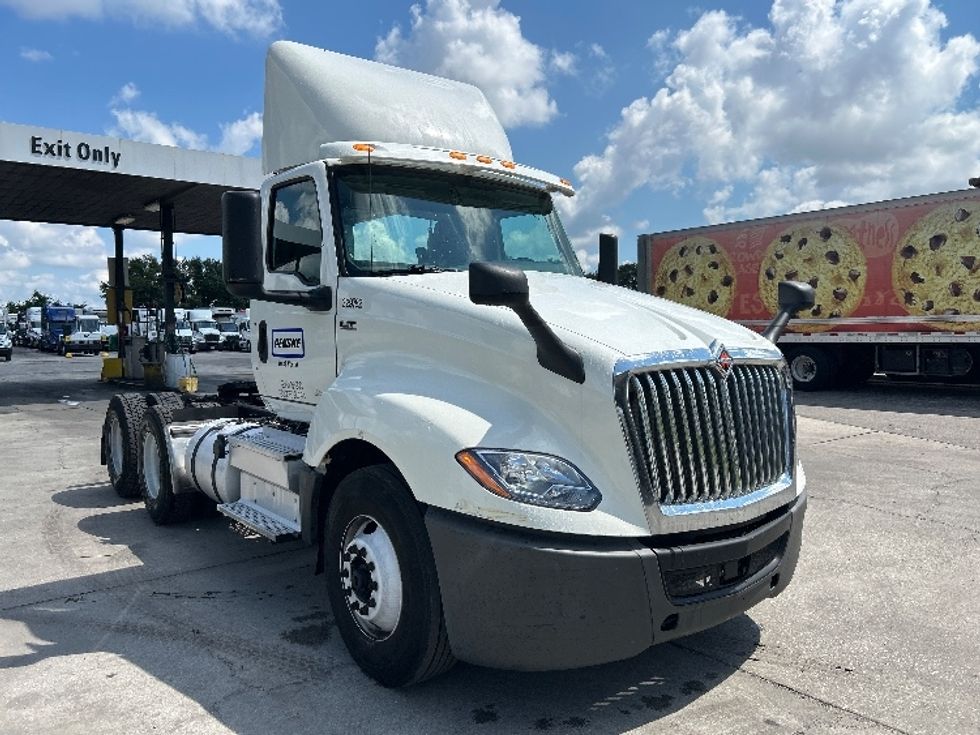 Day Cab Tractor-Heavy Duty Tractors-International-2019-LT625-Orlando-FL-283,540\n\t\tmiles-$ 32,500 - Image 1