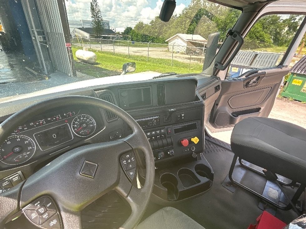 Day Cab Tractor-Heavy Duty Tractors-International-2019-LT625-Orlando-FL-283,540\n\t\tmiles-$ 32,500 - Image 10
