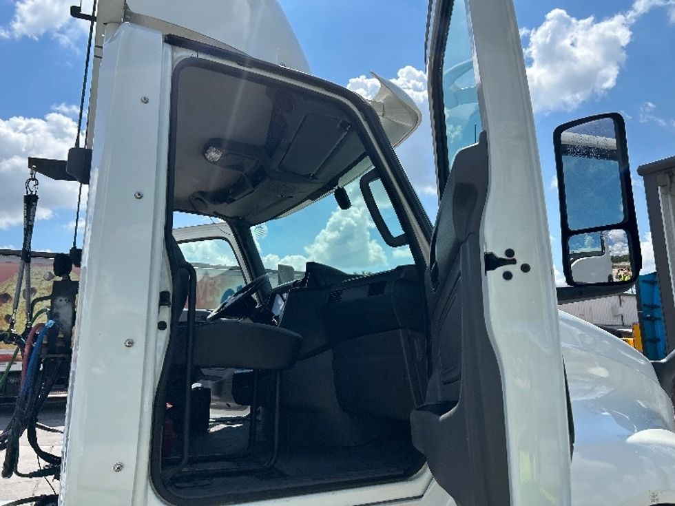 Day Cab Tractor-Heavy Duty Tractors-International-2019-LT625-Orlando-FL-283,540\n\t\tmiles-$ 32,500 - Image 12