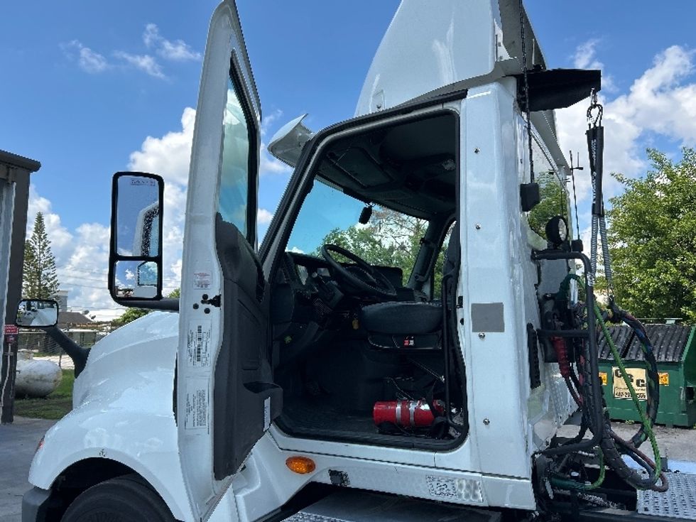 Day Cab Tractor-Heavy Duty Tractors-International-2019-LT625-Orlando-FL-283,540\n\t\tmiles-$ 32,500 - Image 9