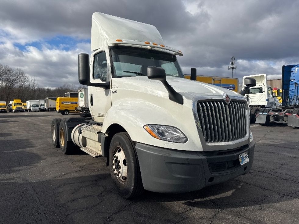 Day Cab Tractor-Heavy Duty Tractors-International-2019-LT625-Parsippany-NJ-330,357\n\t\tmiles-$ 27,500 - Image 1
