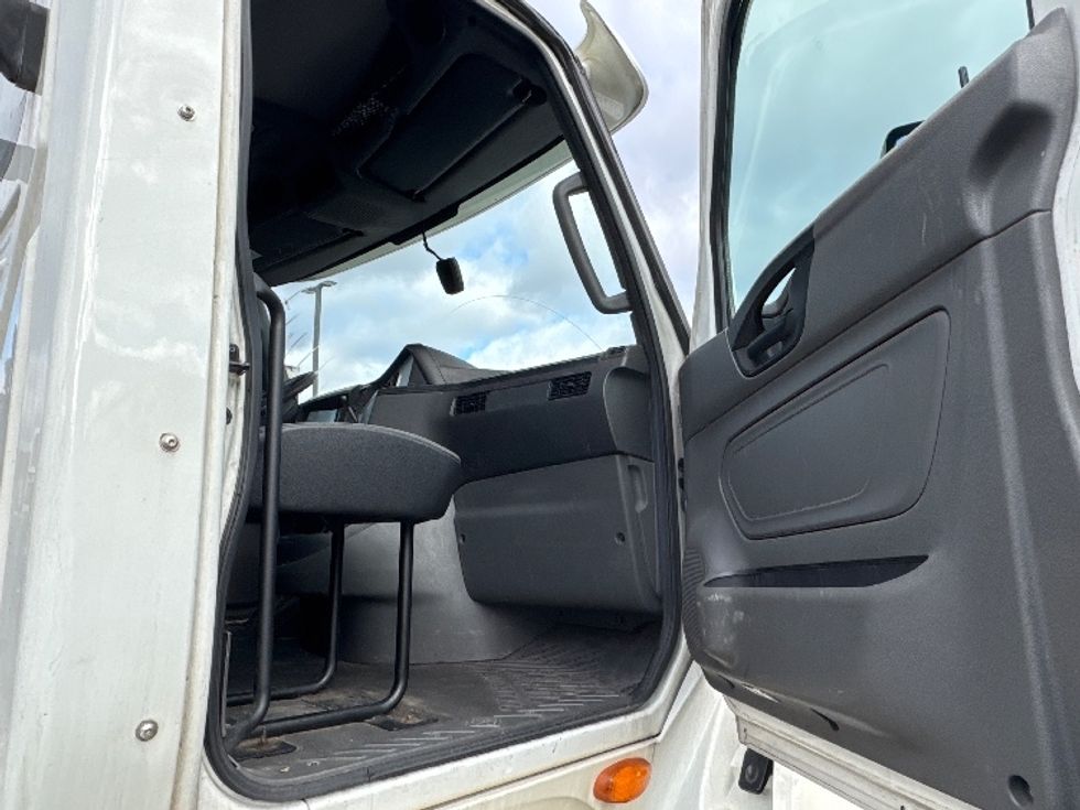 Day Cab Tractor-Heavy Duty Tractors-International-2019-LT625-Parsippany-NJ-330,357\n\t\tmiles-$ 27,500 - Image 12