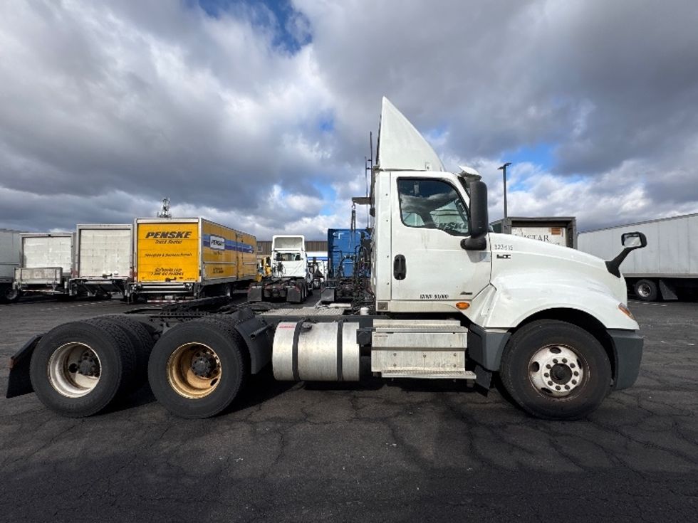 Day Cab Tractor-Heavy Duty Tractors-International-2019-LT625-Parsippany-NJ-330,357\n\t\tmiles-$ 27,500 - Image 8
