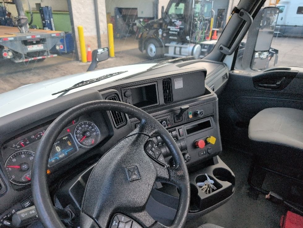 Day Cab Tractor-Heavy Duty Tractors-International-2019-LT625-Pensacola-FL-530,000\n\t\tmiles-$ 19,000 - Image 10
