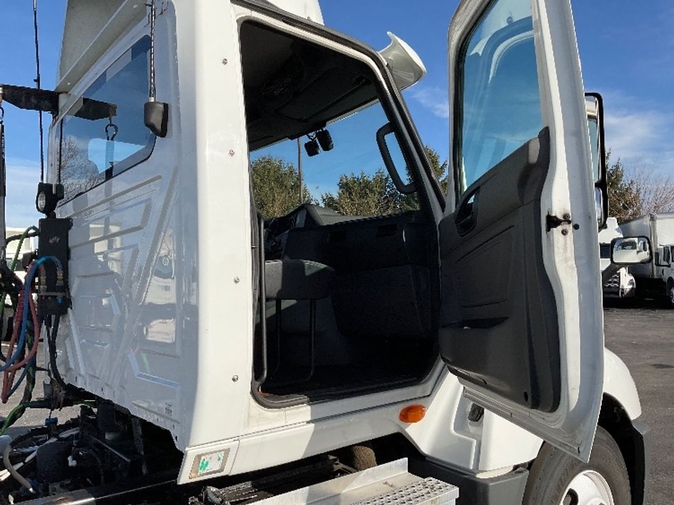 Day Cab Tractor-Heavy Duty Tractors-International-2019-LT625-Perrysburg-OH-179,885\n\t\tmiles-$ 24,500 - Image 12