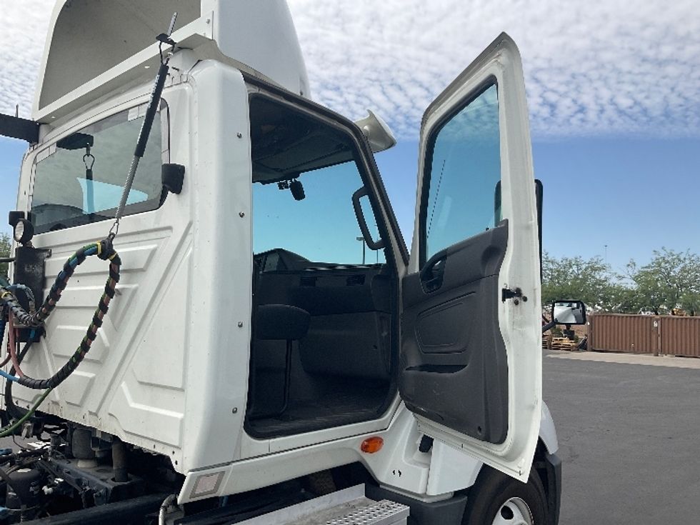 Day Cab Tractor-Heavy Duty Tractors-International-2019-LT625-Phoenix-AZ-235,962\n\t\tmiles-$ 33,250 - Image 12