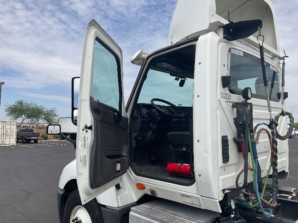 Day Cab Tractor-Heavy Duty Tractors-International-2019-LT625-Phoenix-AZ-235,962\n\t\tmiles-$ 33,250 - Image 9
