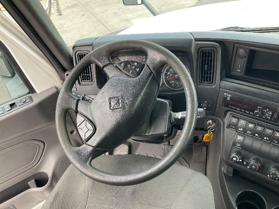 Day Cab Tractor-Heavy Duty Tractors-International-2019-LT625-Phoenix-AZ-298,127\n\t\tmiles-$ 30,500 - Image 11
