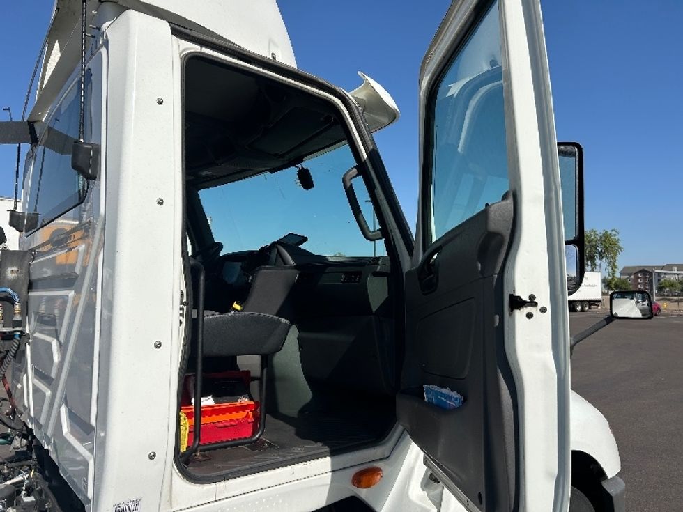 Day Cab Tractor-Heavy Duty Tractors-International-2019-LT625-Phoenix-AZ-312,525\n\t\tmiles-$ 25,500 - Image 12