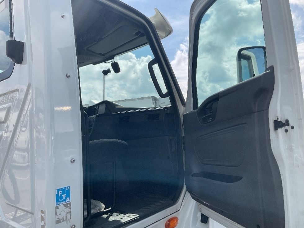 Day Cab Tractor-Heavy Duty Tractors-International-2019-LT625-Piqua-OH-306,609\n\t\tmiles-$ 28,750 - Image 12
