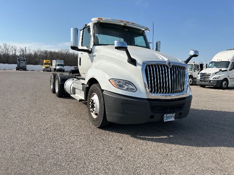 Day Cab Tractor-Heavy Duty Tractors-International-2019-LT625-Piqua-OH-371,022\n\t\tmiles-$ 22,750 - Image 1