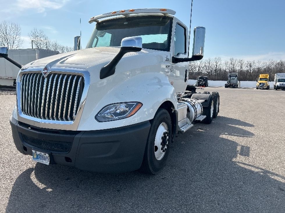 Day Cab Tractor-Heavy Duty Tractors-International-2019-LT625-Piqua-OH-371,022\n\t\tmiles-$ 22,750 - Image 3