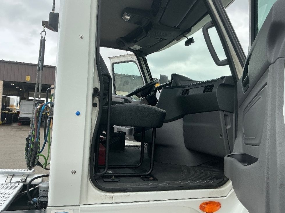 Day Cab Tractor-Heavy Duty Tractors-International-2019-LT625-Piqua-OH-517,939\n\t\tmiles-$ 21,750 - Image 12