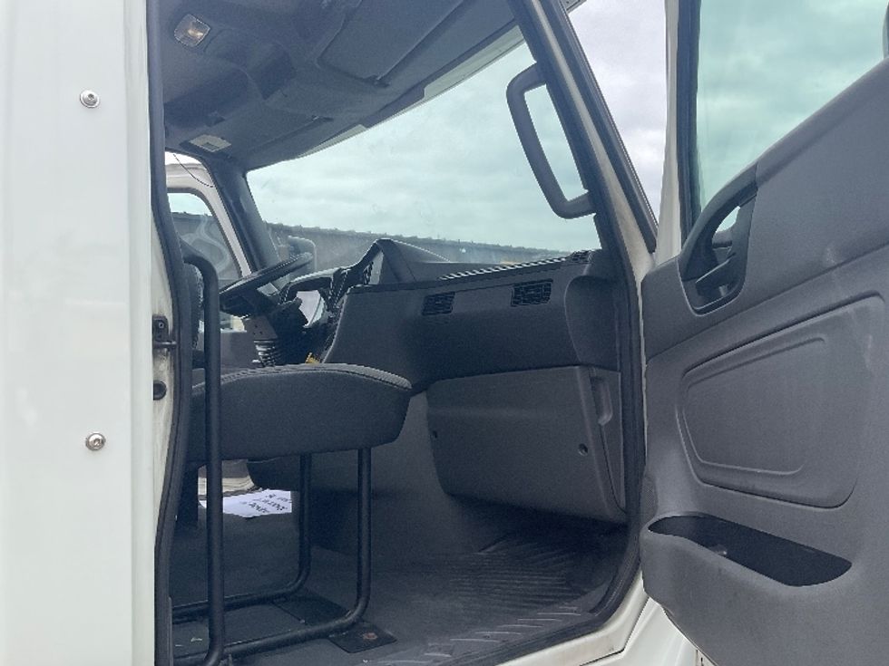 Day Cab Tractor-Heavy Duty Tractors-International-2019-LT625-Piqua-OH-570,500\n\t\tmiles-$ 21,750 - Image 12