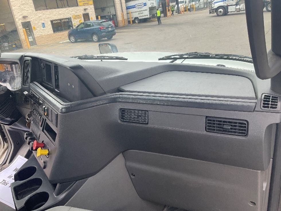 Day Cab Tractor-Heavy Duty Tractors-International-2019-LT625-Piqua-OH-570,500\n\t\tmiles-$ 21,750 - Image 13