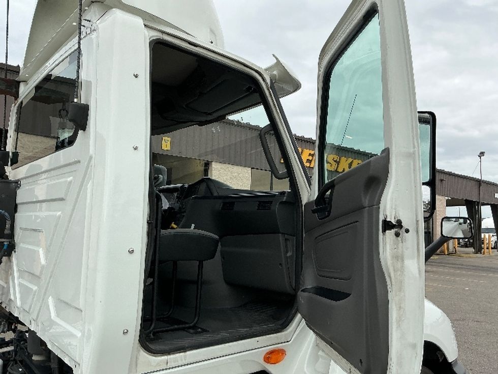 Day Cab Tractor-Heavy Duty Tractors-International-2019-LT625-Piqua-OH-601,811\n\t\tmiles-$ 21,750 - Image 12