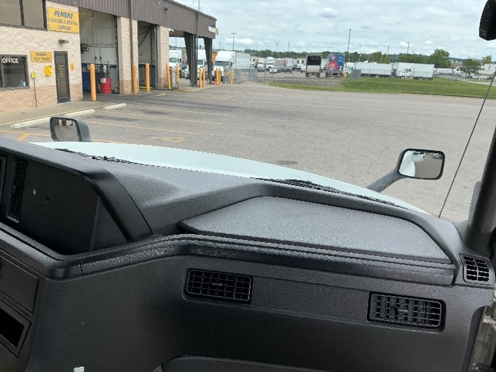 Day Cab Tractor-Heavy Duty Tractors-International-2019-LT625-Piqua-OH-601,811\n\t\tmiles-$ 21,750 - Image 13