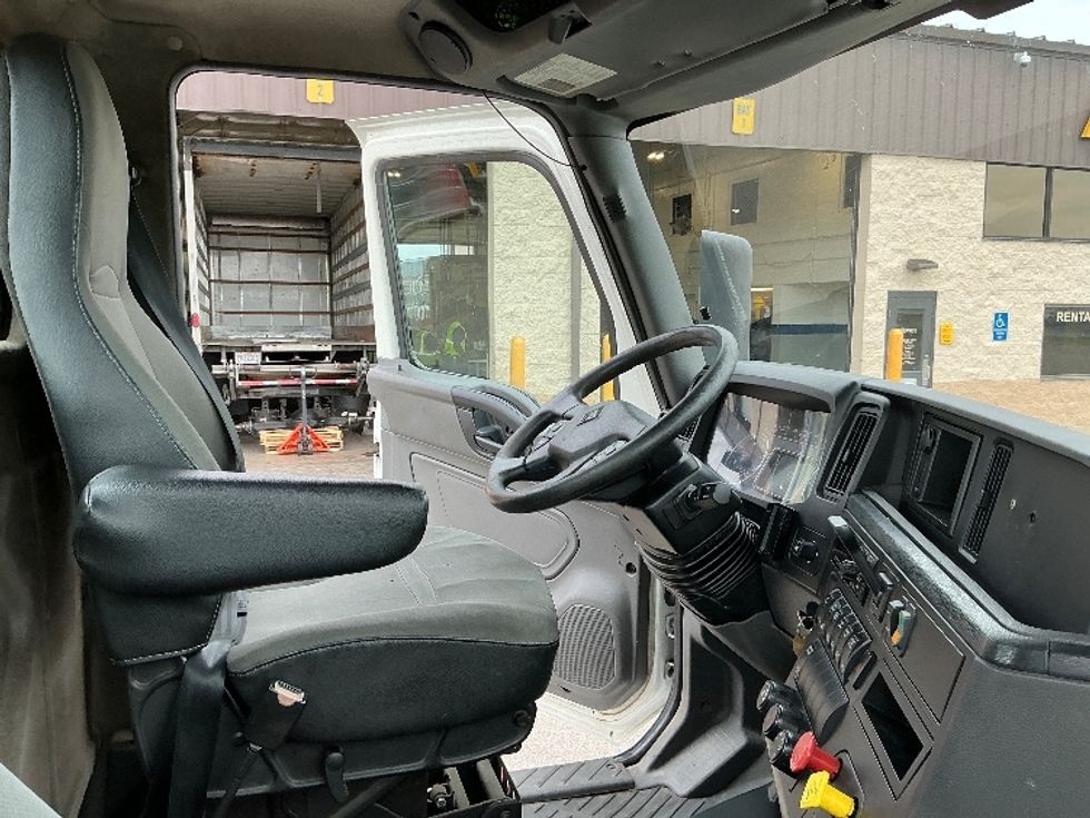 Day Cab Tractor-Heavy Duty Tractors-International-2019-LT625-Piqua-OH-601,811\n\t\tmiles-$ 21,750 - Image 14
