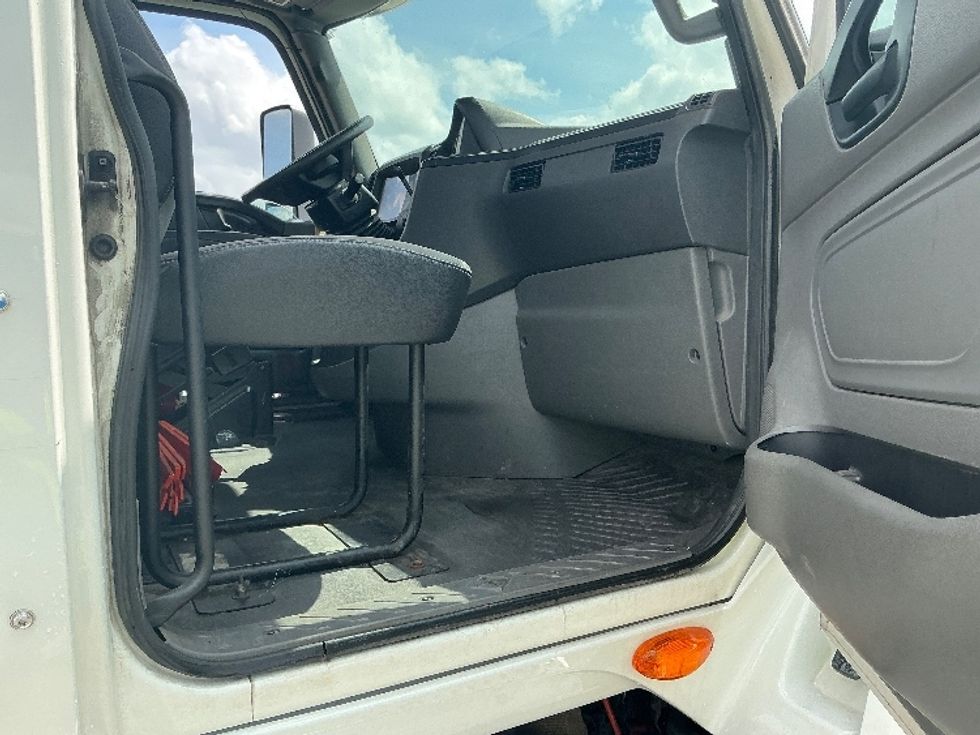 Day Cab Tractor-Heavy Duty Tractors-International-2019-LT625-Piqua-OH-665,694\n\t\tmiles-$ 21,750 - Image 12